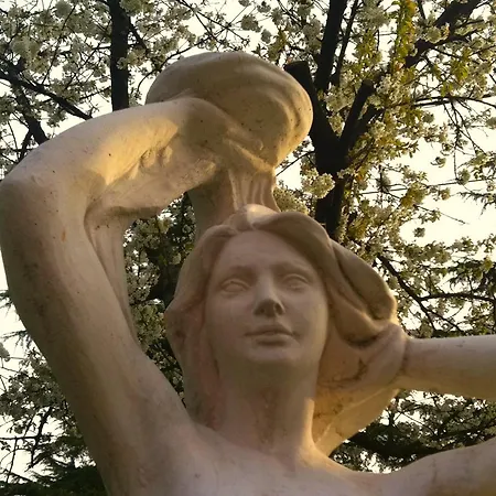 Sandi - Free Parking 4*