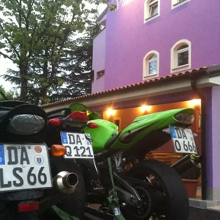 Sandi - Free Parking Čavle