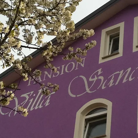 Sandi - Free Parking