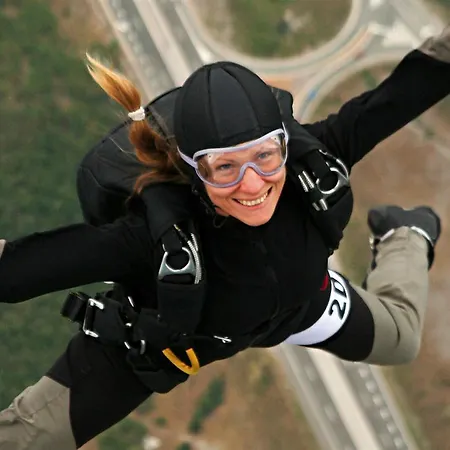 Sandi - Free Parking