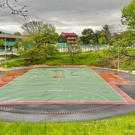 Sandi - Free Parking Čavle