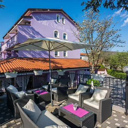 Hotel Sandi - Free Parking 4*