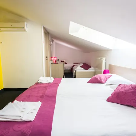 Sandi - Free Parking