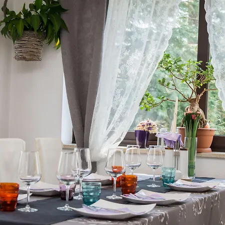 Hotel Sandi - Free Parking 4*