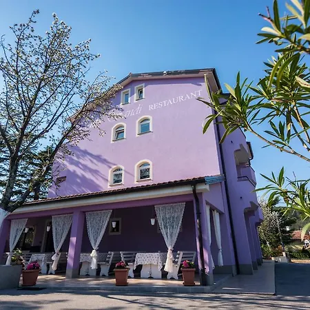 Hotel Sandi - Free Parking 4*