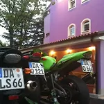Sandi - Free Parking Cavle
