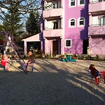 Sandi - Free Parking 4*