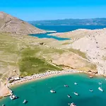 Sandi - Free Parking 4*