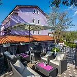Hotel Sandi - Free Parking 4*
