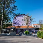 Hotel Sandi - Free Parking