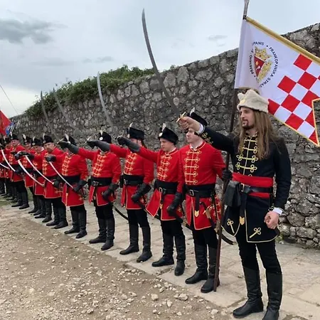 Hotel Sandi - Free Parking 4*