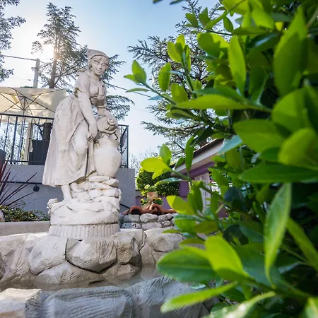 Sandi - Free Parking 4*