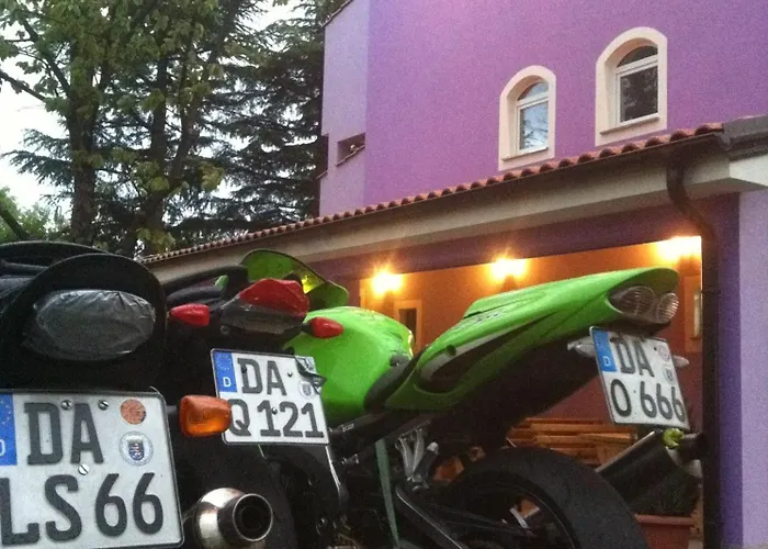 Sandi - Free Parking Čavle