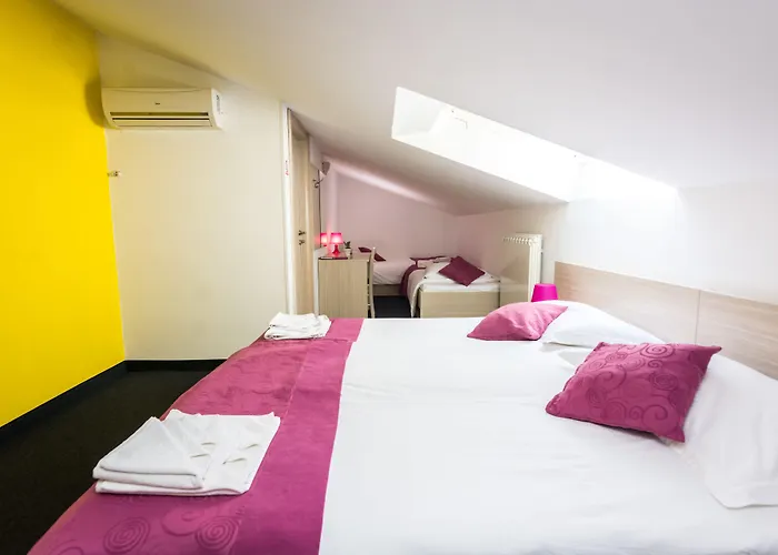 Sandi - Free Parking