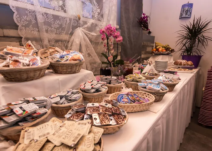 Sandi - Free Parking