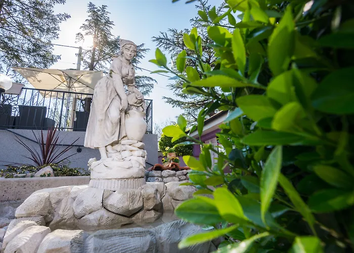 Sandi - Free Parking 4*